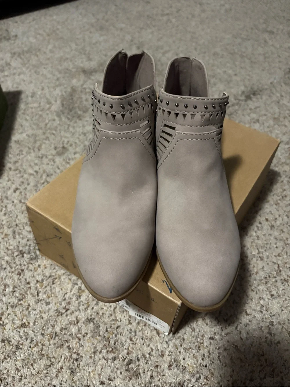 Indigo Rd Calvae Ankle Booties Womens‎ 9 Taupe Studded Laser Cut Boho Bootie